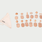 JUEGO DE TOCAR Y COMBINAR TESOROS DE MADERA
